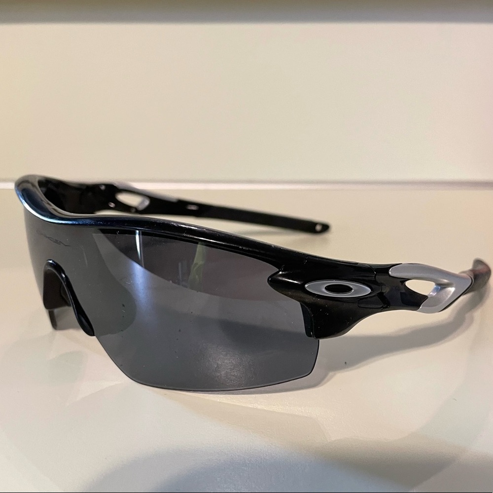 Oakley radarlock with case